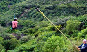 Muere turista al caer de tirolesa en las Grutas de Tolantongo