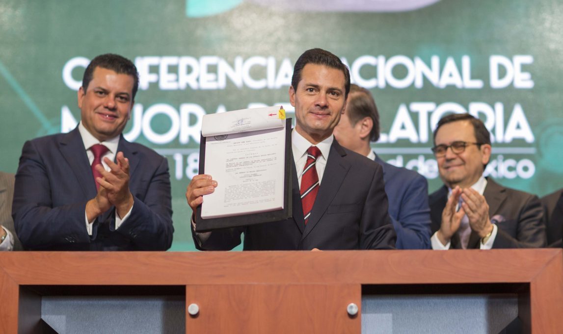 EPN promulgó ley para agilizar tramitación de documentos gubernamentales
